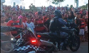 AO VIVO | Chegada dos jogadores do Flamengo em Manaus