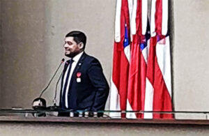 AO VIVO | Reitor da UEA recebe Medalha Ruy Araújo