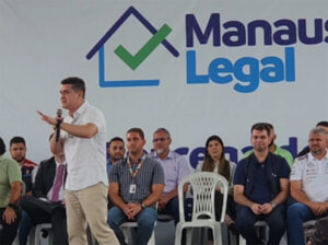 Prefeito David Almeida entrega 1.150 registros definitivos na comunidade Rio Piorini e ultrapassa a marca de 10,3 mil imóveis regularizados