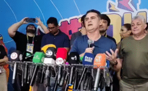 Prefeito David Almeida realiza coletiva durante terceira e última noite do ‘SouManaus Passo a Paço 2025’