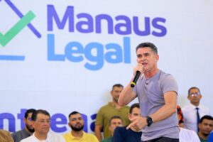 Prefeito David Almeida entrega 1,5 mil registros definitivos e ultrapassa marca de mais de 16 mil imóveis regularizados em Manaus