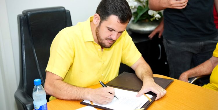 Prefeito Renato Junior sanciona lei que garante subsídio de até R$ 3 milhões mensais para o transporte complementar de Manaus 5